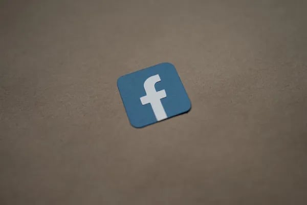 Beyond Clicks: A Deep Dive Into Facebook Ad Strategies, Surprising Stats, and the Value of Resell Rights Courses Cover